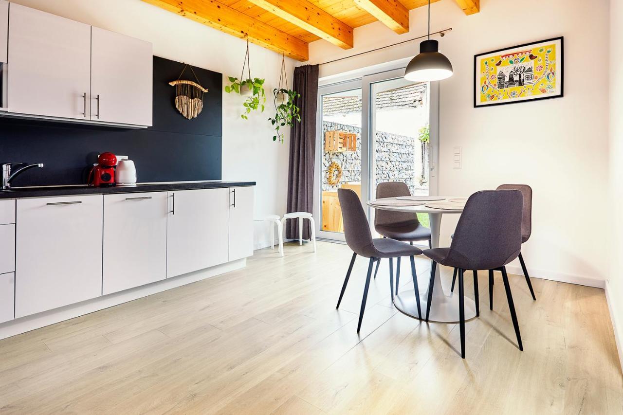 Apartmany Lama Malatiny Eksteriør bilde